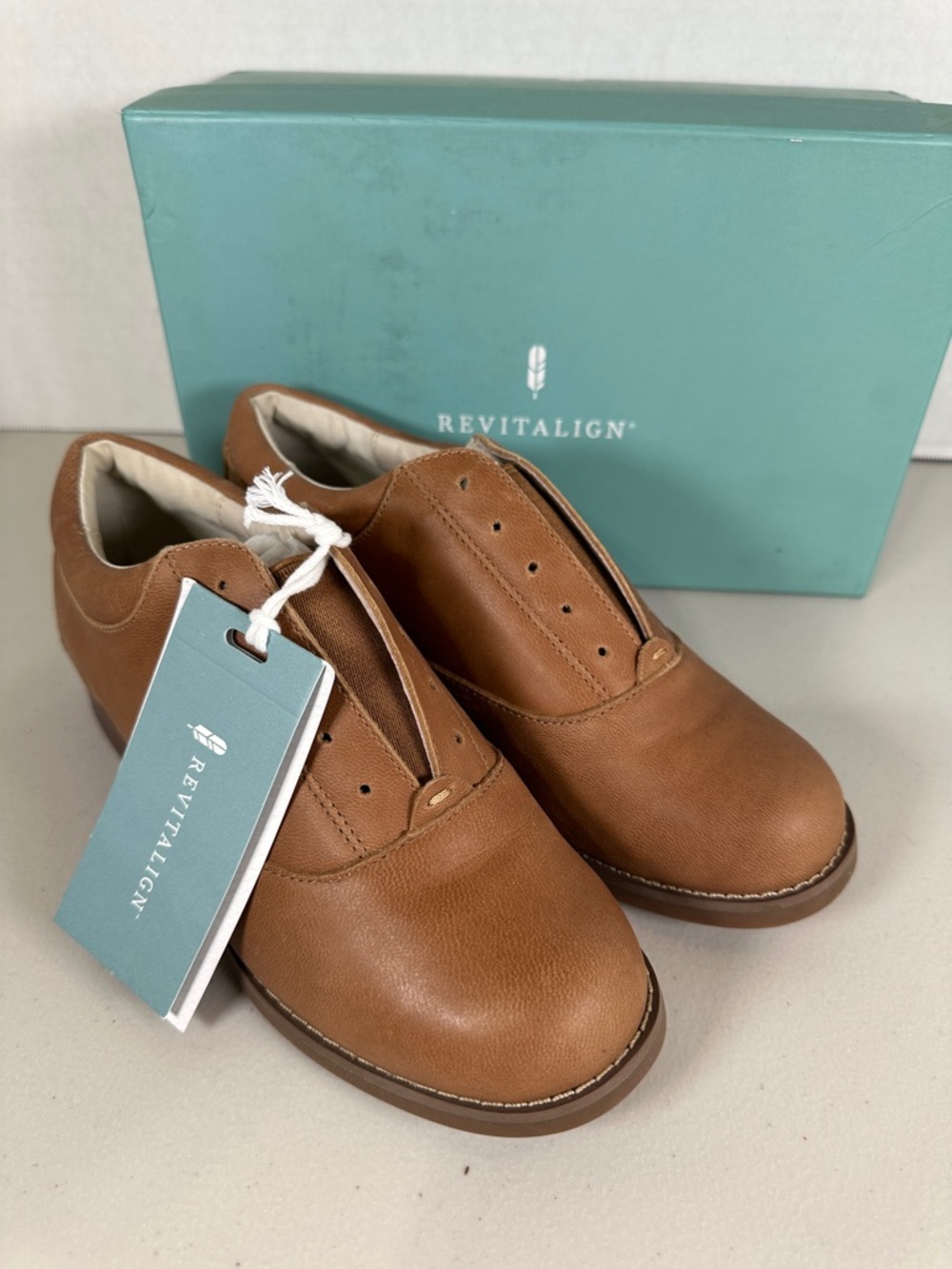 REVITALIGN Women’s Brown Leather Lace-Up Comfort Sneakers